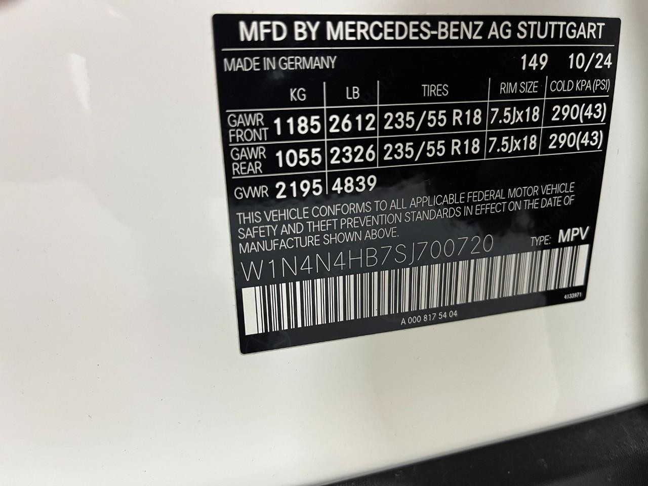 Mercedes-Benz GLA Vehicle Full-screen Gallery Image 36