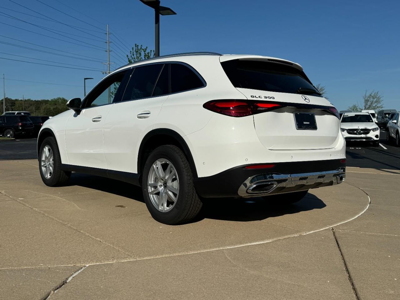 Mercedes-Benz GLC Vehicle Full-screen Gallery Image 3