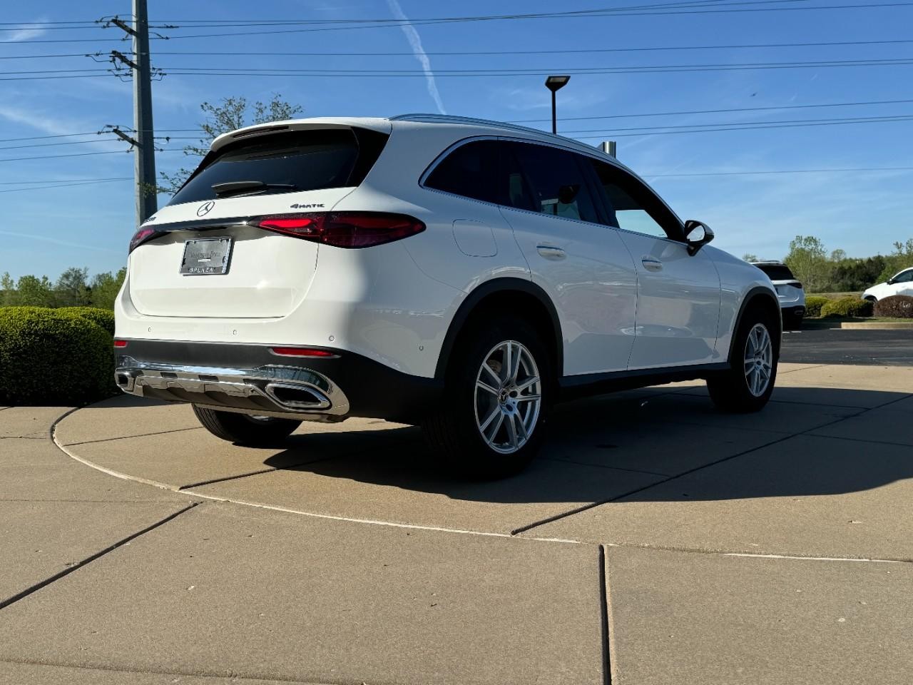 Mercedes-Benz GLC Vehicle Full-screen Gallery Image 4