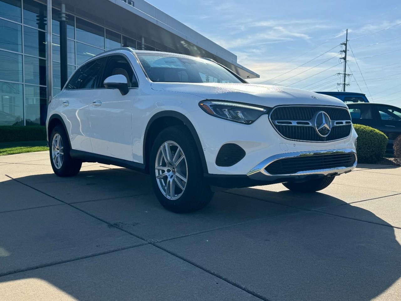 Mercedes-Benz GLC Vehicle Full-screen Gallery Image 11