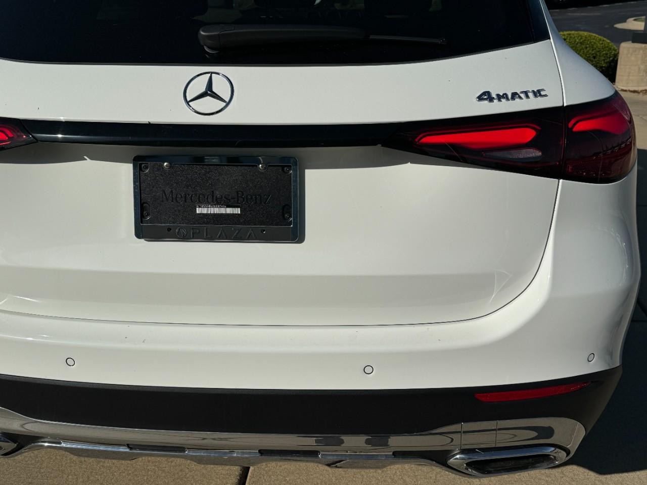 Mercedes-Benz GLC Vehicle Full-screen Gallery Image 16