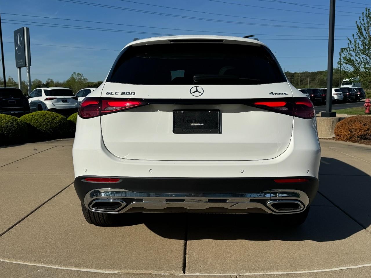 Mercedes-Benz GLC Vehicle Full-screen Gallery Image 17