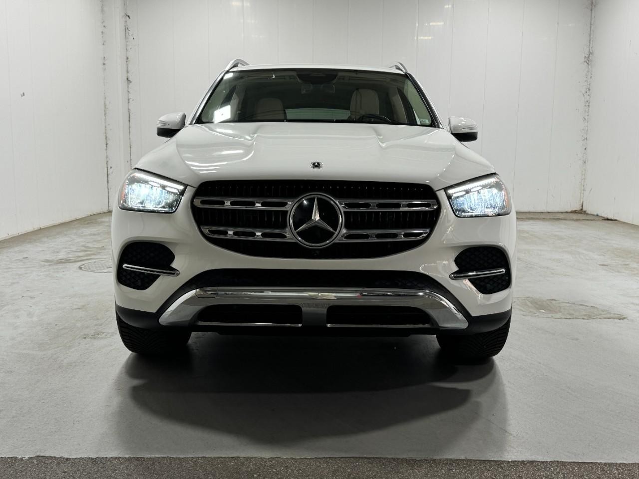 Mercedes-Benz GLE Vehicle Full-screen Gallery Image 7