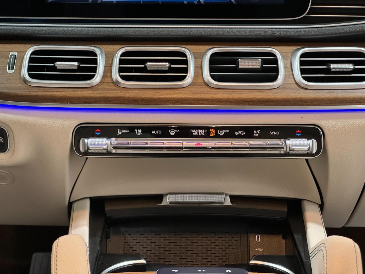 Mercedes-Benz GLE Vehicle Full-screen Gallery Image 15