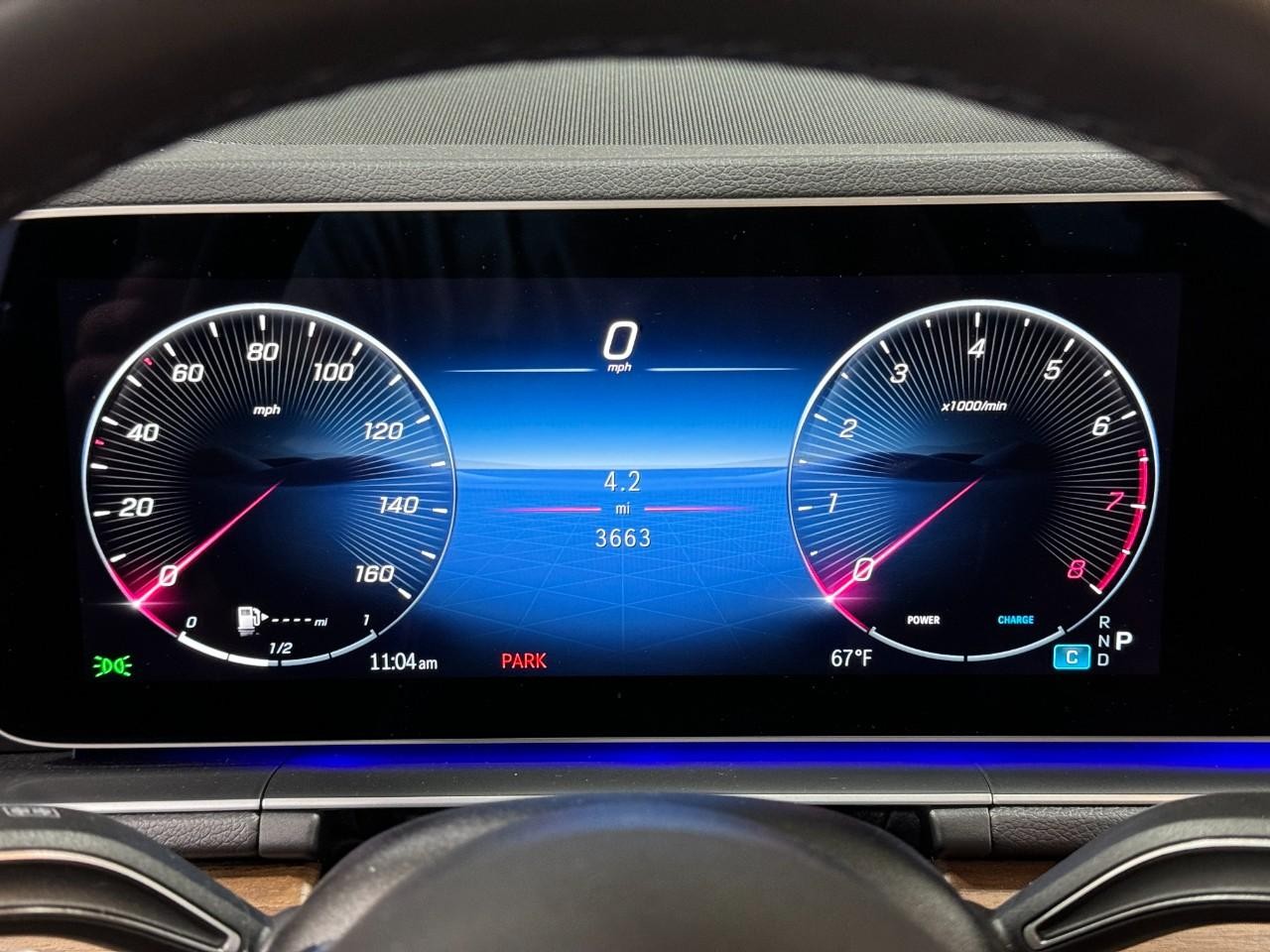 Mercedes-Benz GLE Vehicle Full-screen Gallery Image 34