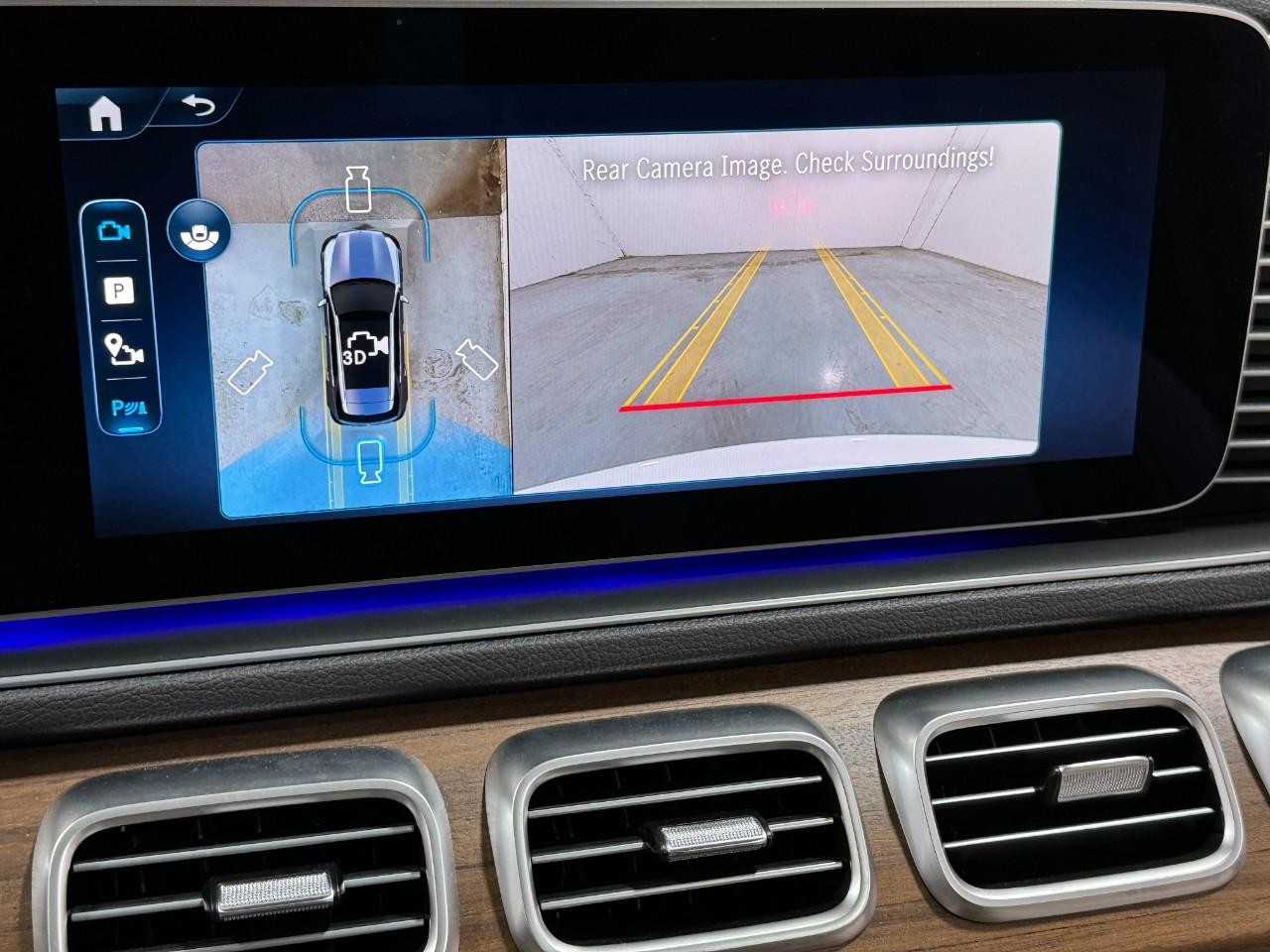 Mercedes-Benz GLE Vehicle Full-screen Gallery Image 36