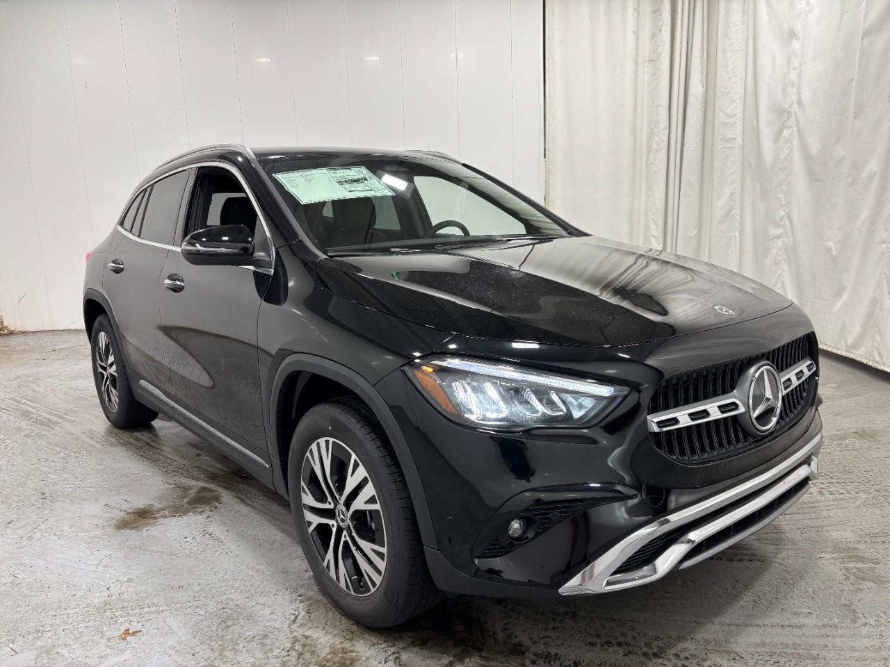 Mercedes-Benz GLA Vehicle Full-screen Gallery Image 6