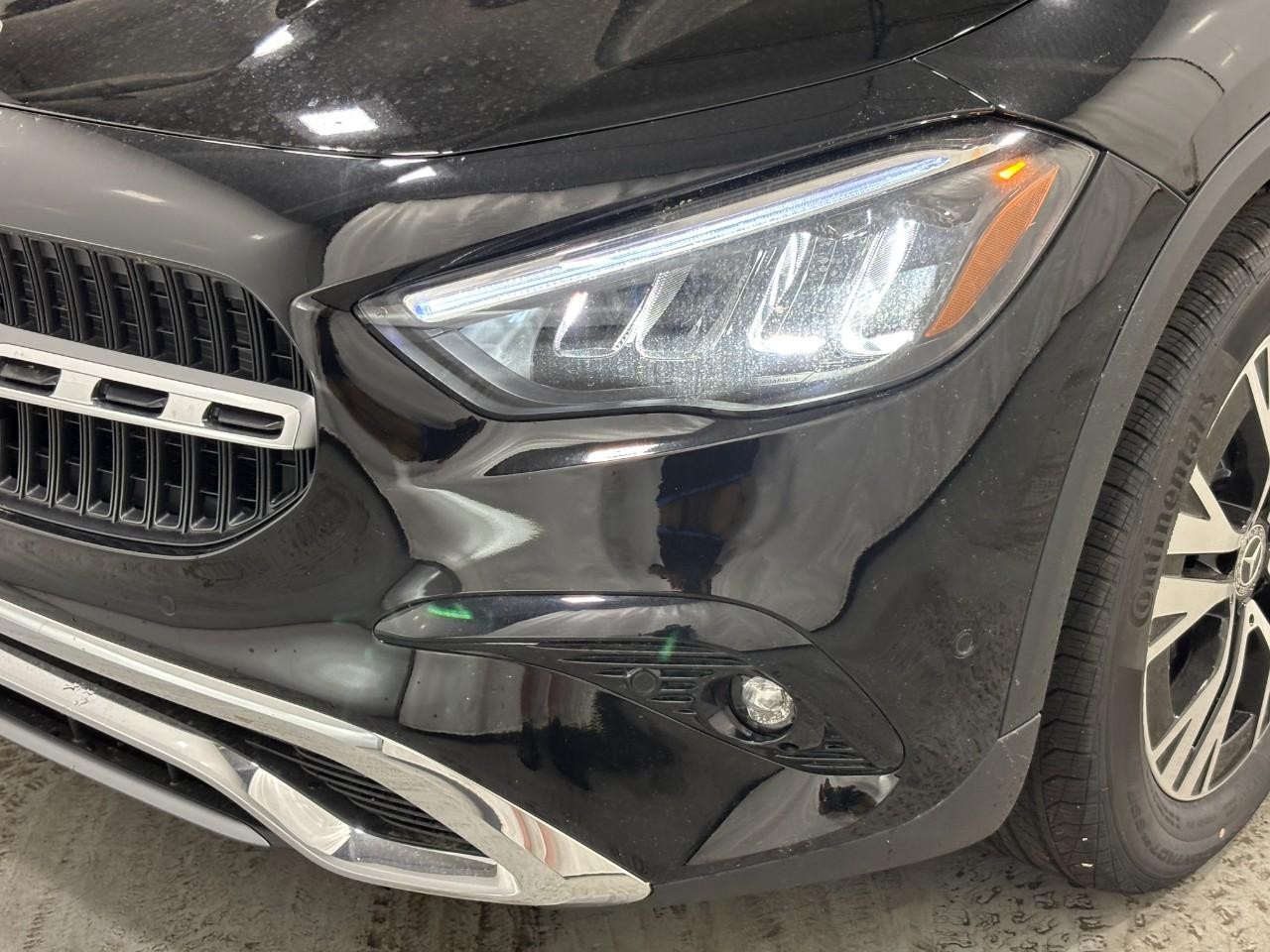 Mercedes-Benz GLA Vehicle Full-screen Gallery Image 9