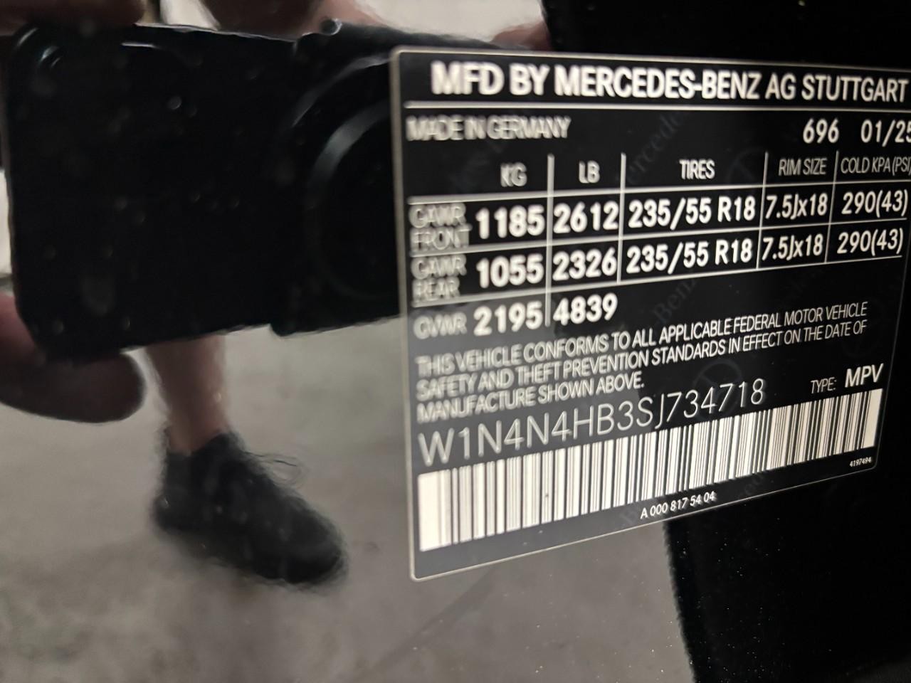 Mercedes-Benz GLA Vehicle Full-screen Gallery Image 41