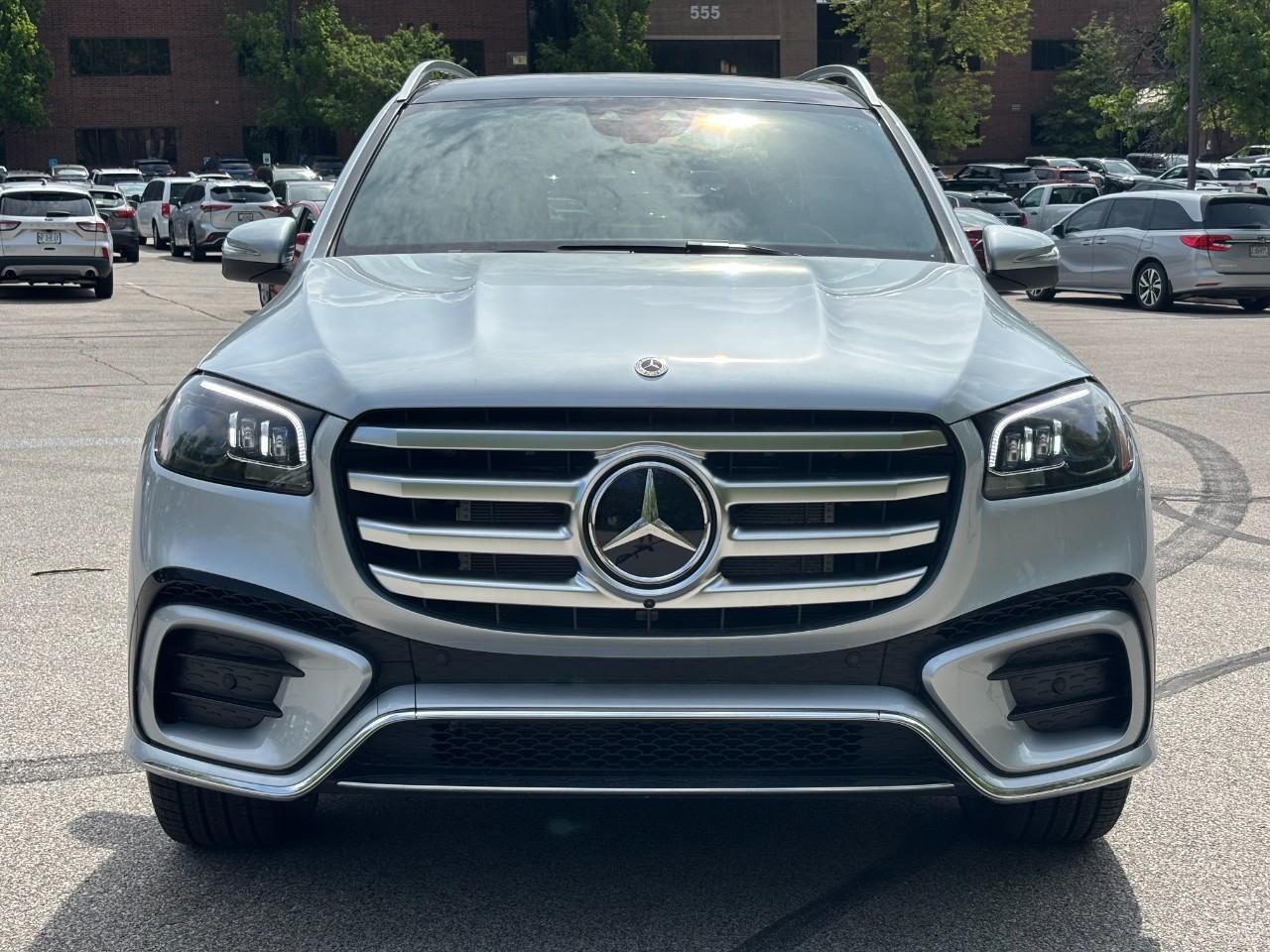 Mercedes-Benz GLS Vehicle Full-screen Gallery Image 7