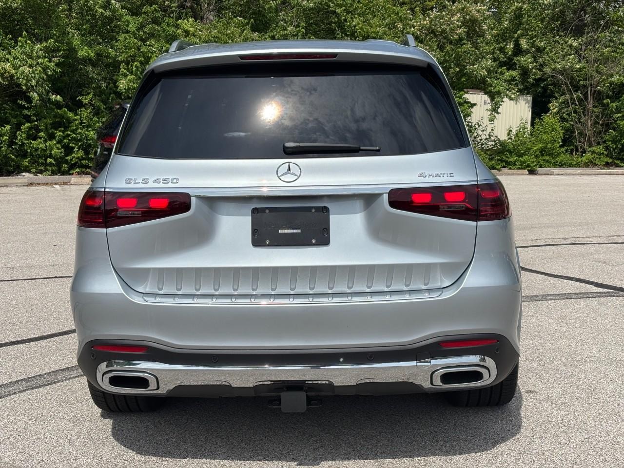 Mercedes-Benz GLS Vehicle Full-screen Gallery Image 10