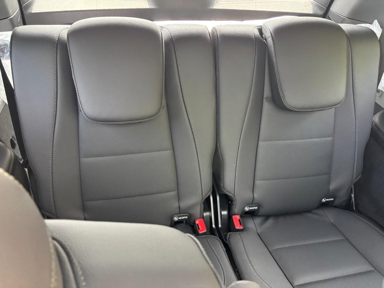 Mercedes-Benz GLS Vehicle Full-screen Gallery Image 13