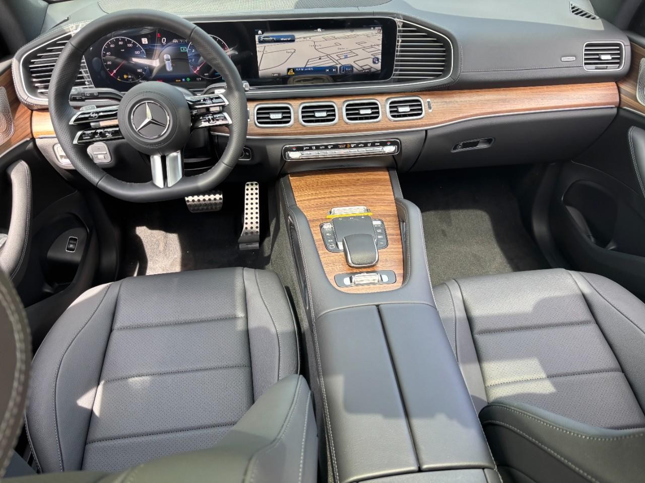 Mercedes-Benz GLS Vehicle Full-screen Gallery Image 15