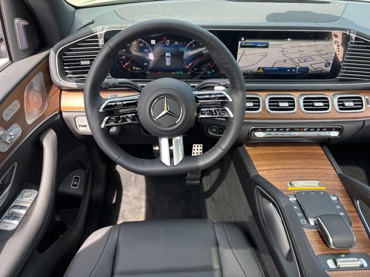 Mercedes-Benz GLS Vehicle Full-screen Gallery Image 16