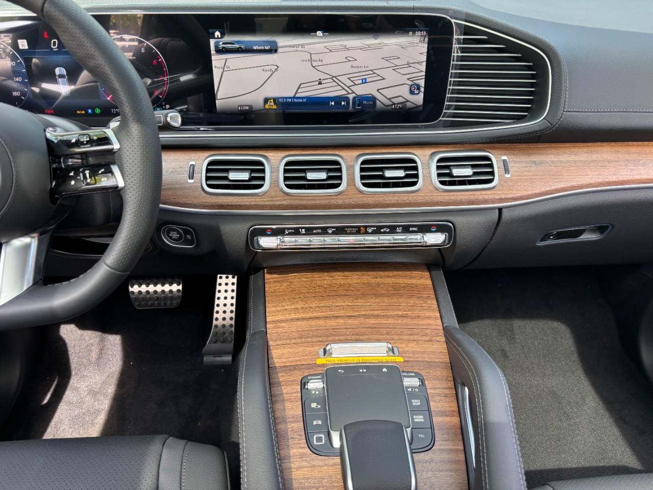 Mercedes-Benz GLS Vehicle Full-screen Gallery Image 17