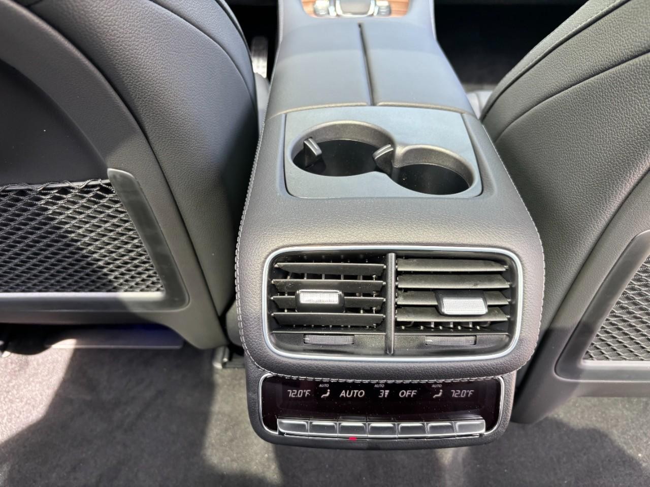 Mercedes-Benz GLS Vehicle Full-screen Gallery Image 19