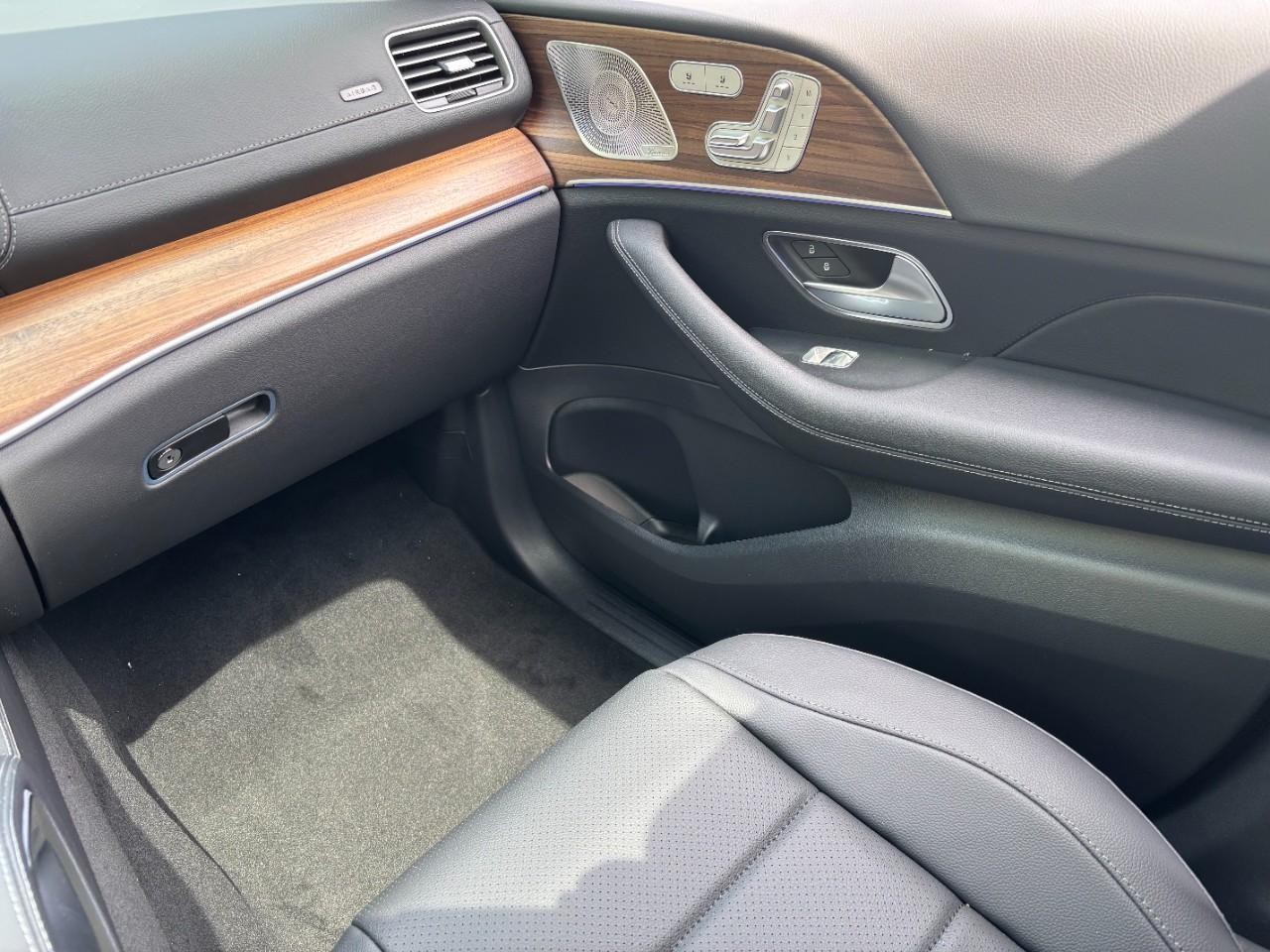 Mercedes-Benz GLS Vehicle Full-screen Gallery Image 20