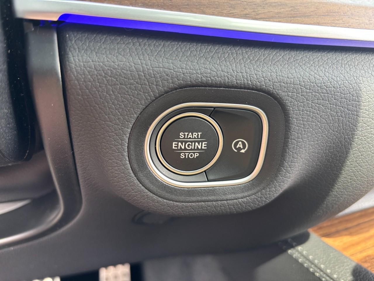 Mercedes-Benz GLS Vehicle Full-screen Gallery Image 32