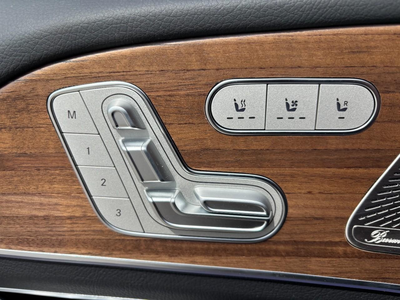 Mercedes-Benz GLS Vehicle Full-screen Gallery Image 35