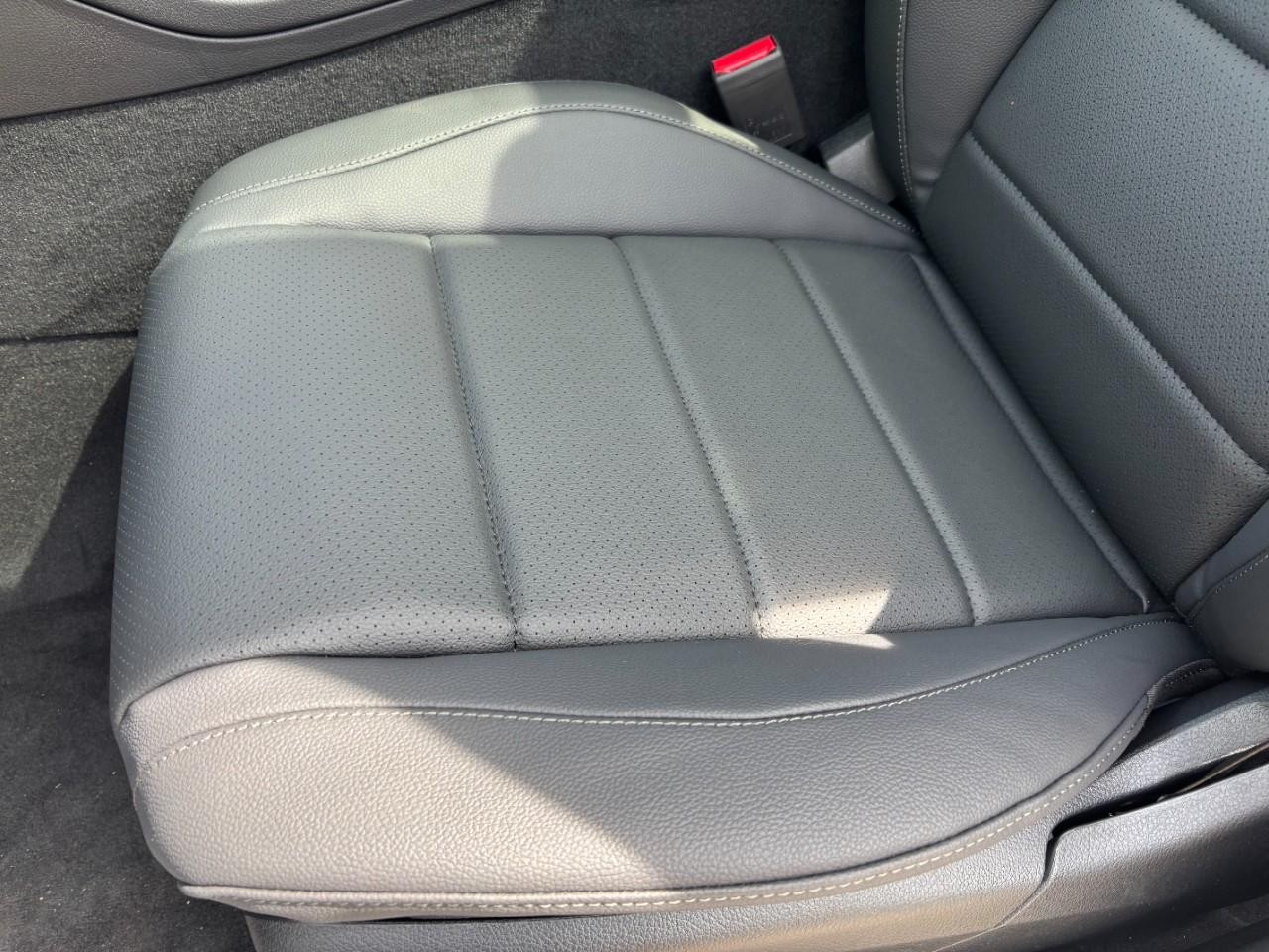 Mercedes-Benz GLS Vehicle Full-screen Gallery Image 42