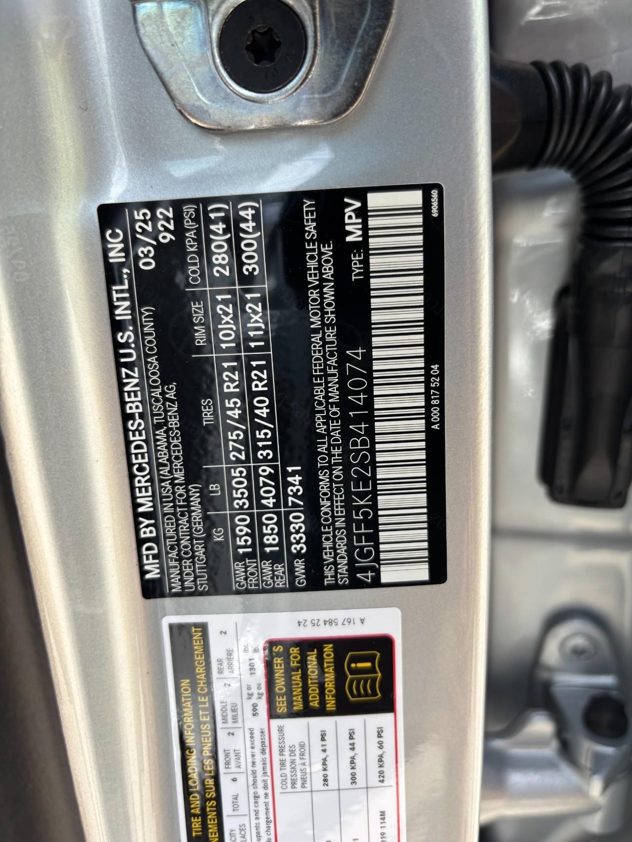 Mercedes-Benz GLS Vehicle Full-screen Gallery Image 43