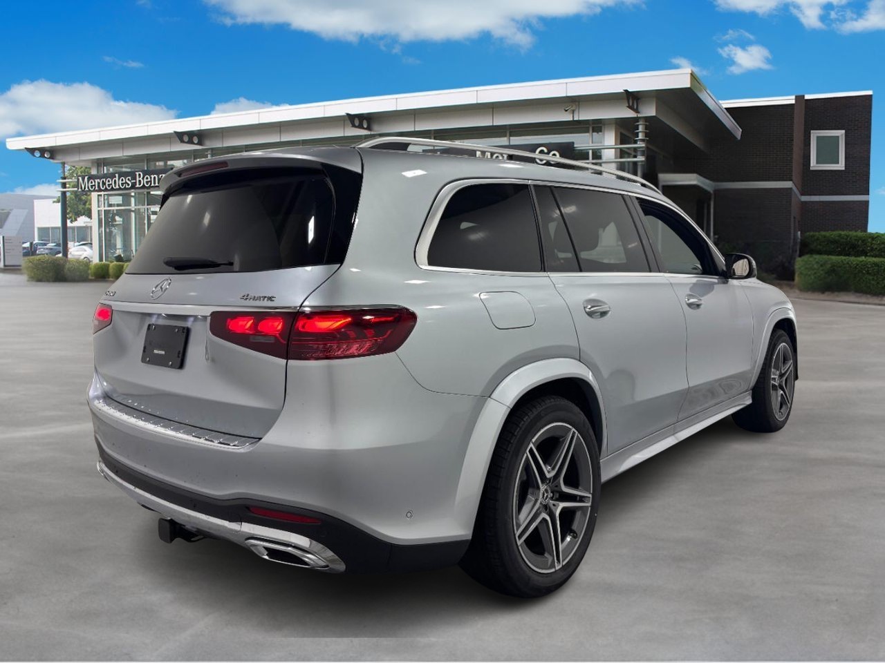 Mercedes-Benz GLS Vehicle Full-screen Gallery Image 4