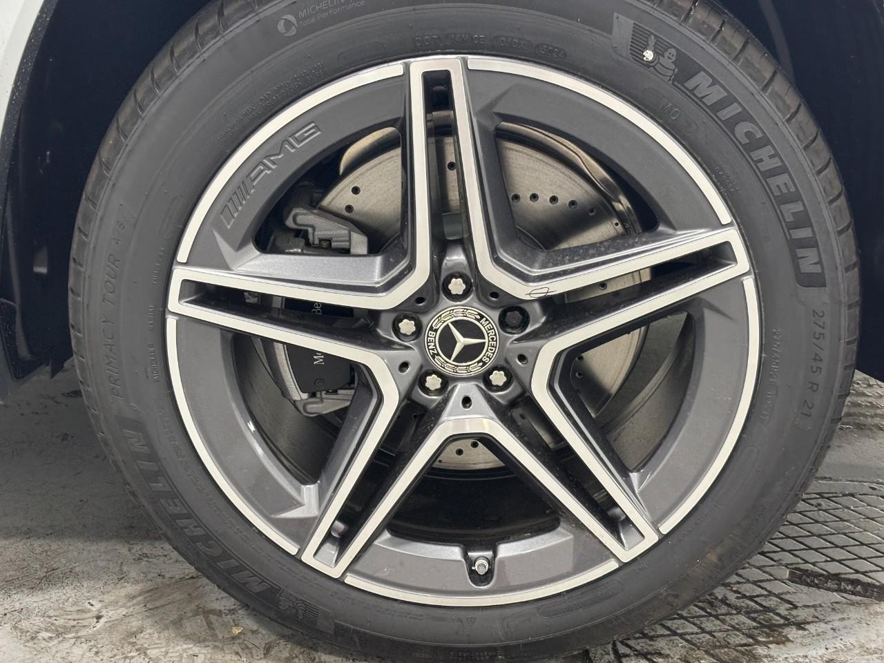 Mercedes-Benz GLS Vehicle Full-screen Gallery Image 5