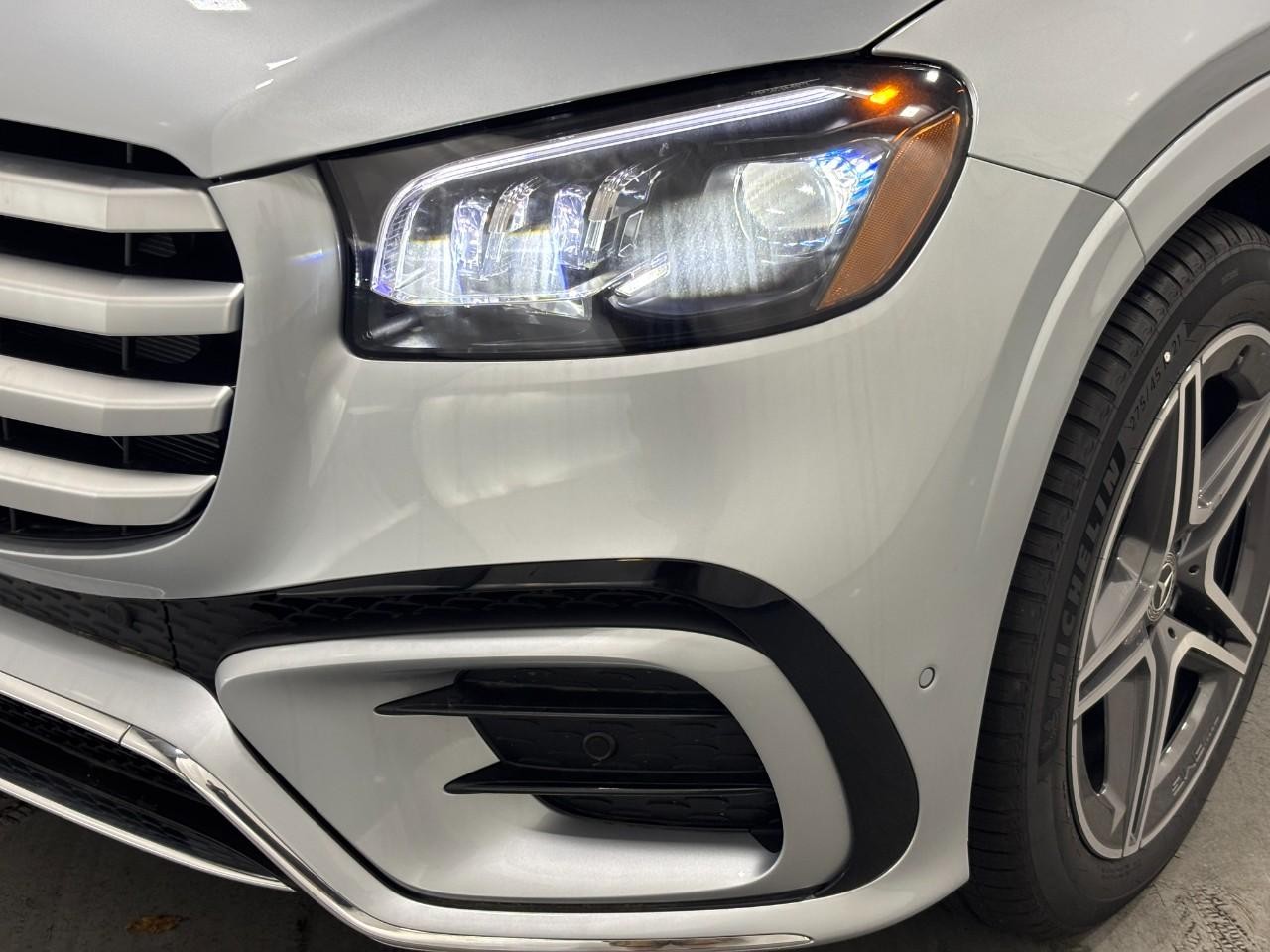 Mercedes-Benz GLS Vehicle Full-screen Gallery Image 9