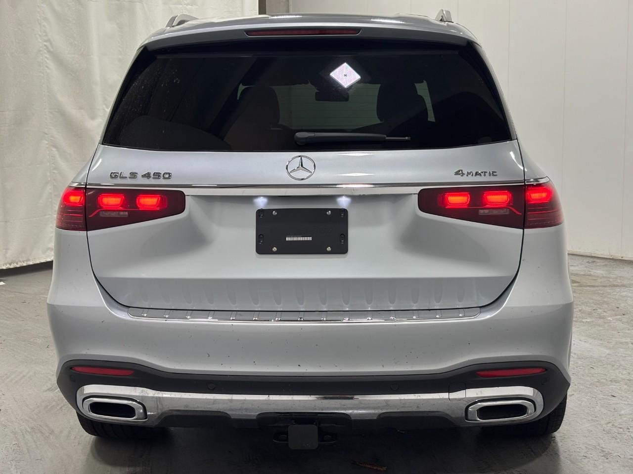 Mercedes-Benz GLS Vehicle Full-screen Gallery Image 10