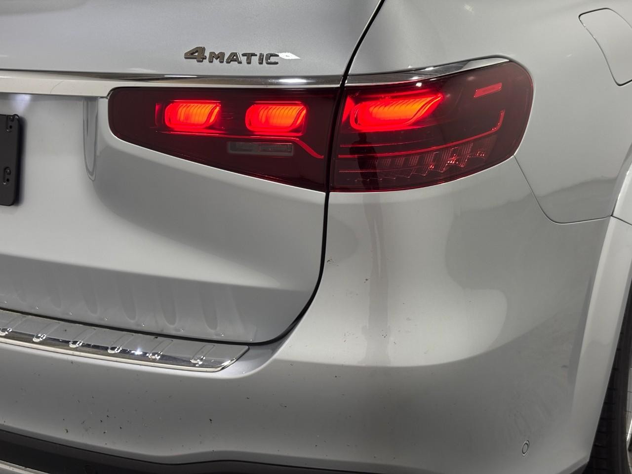 Mercedes-Benz GLS Vehicle Full-screen Gallery Image 12