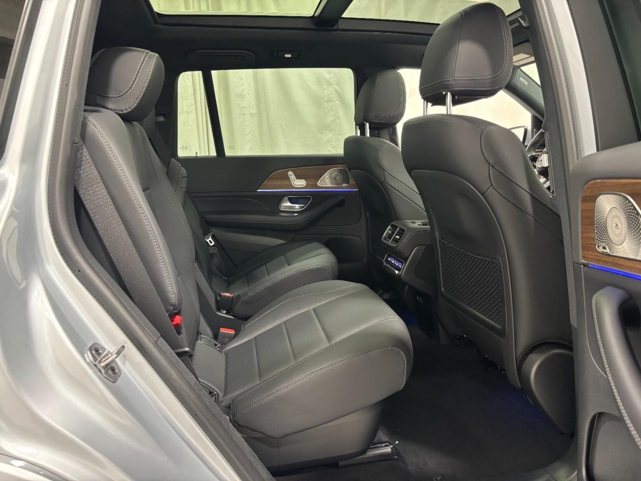 Mercedes-Benz GLS Vehicle Full-screen Gallery Image 14