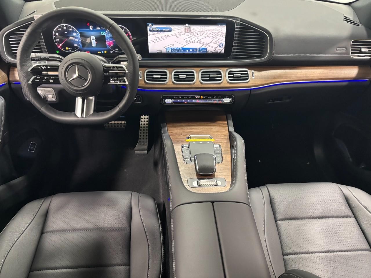 Mercedes-Benz GLS Vehicle Full-screen Gallery Image 15