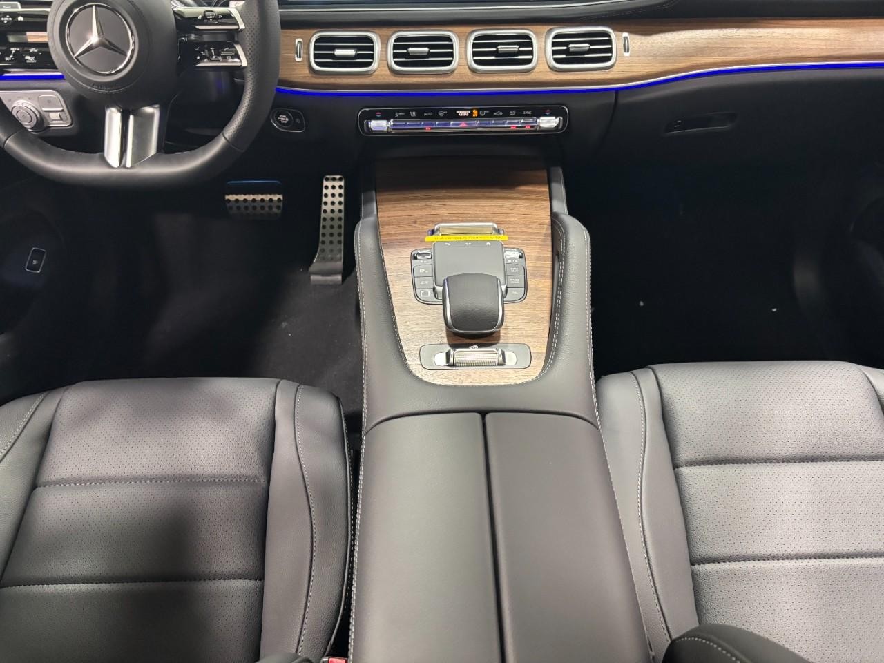 Mercedes-Benz GLS Vehicle Full-screen Gallery Image 18