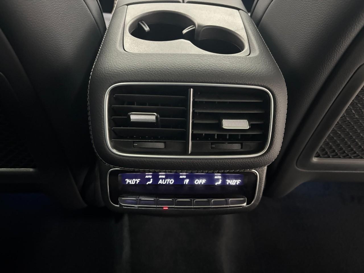 Mercedes-Benz GLS Vehicle Full-screen Gallery Image 19