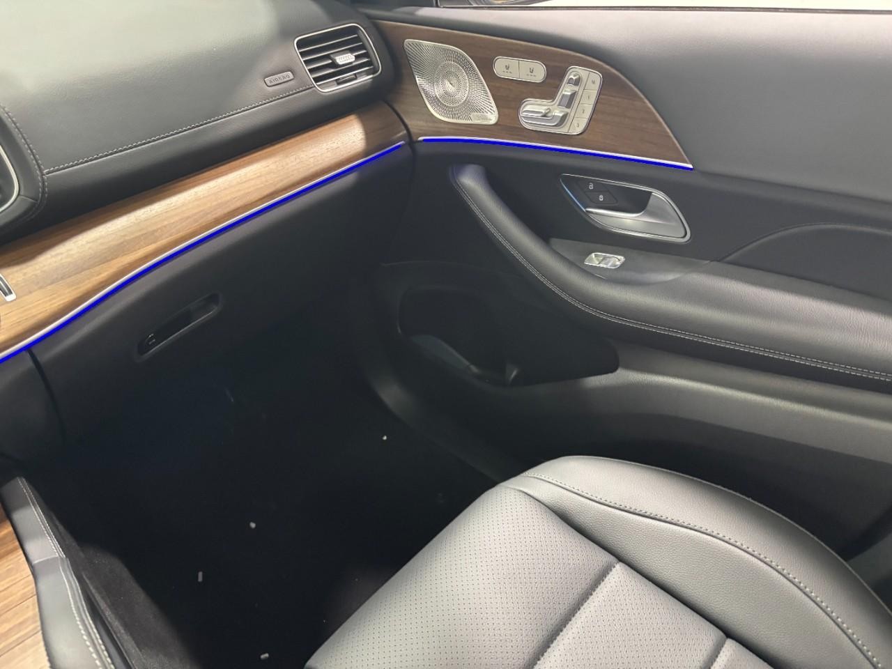 Mercedes-Benz GLS Vehicle Full-screen Gallery Image 20