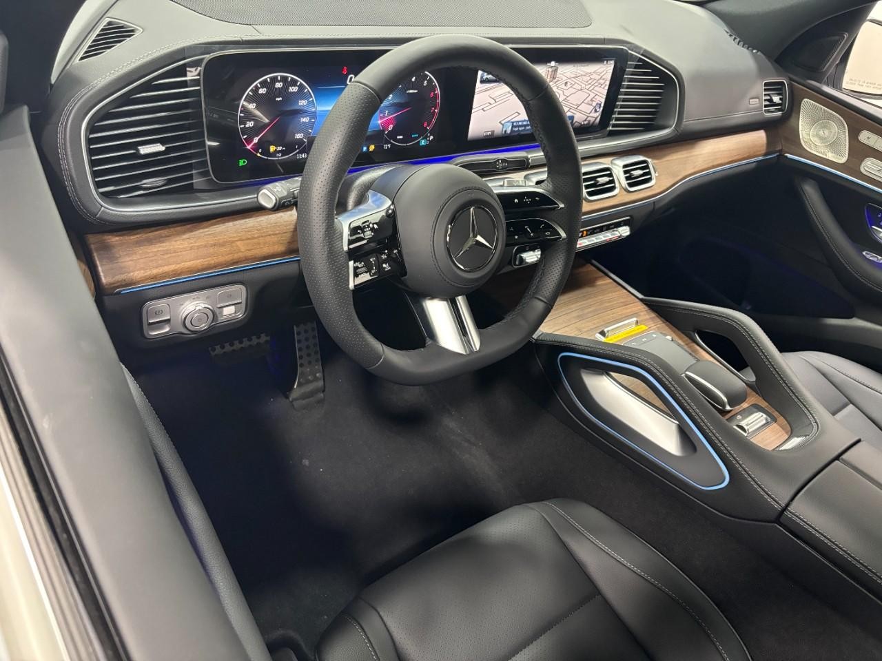 Mercedes-Benz GLS Vehicle Full-screen Gallery Image 21