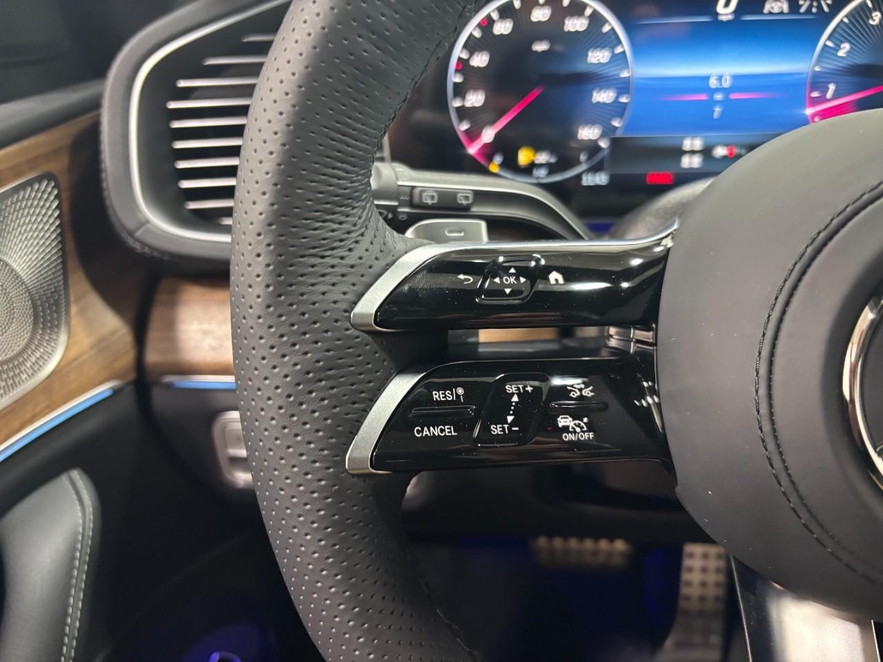 Mercedes-Benz GLS Vehicle Full-screen Gallery Image 22