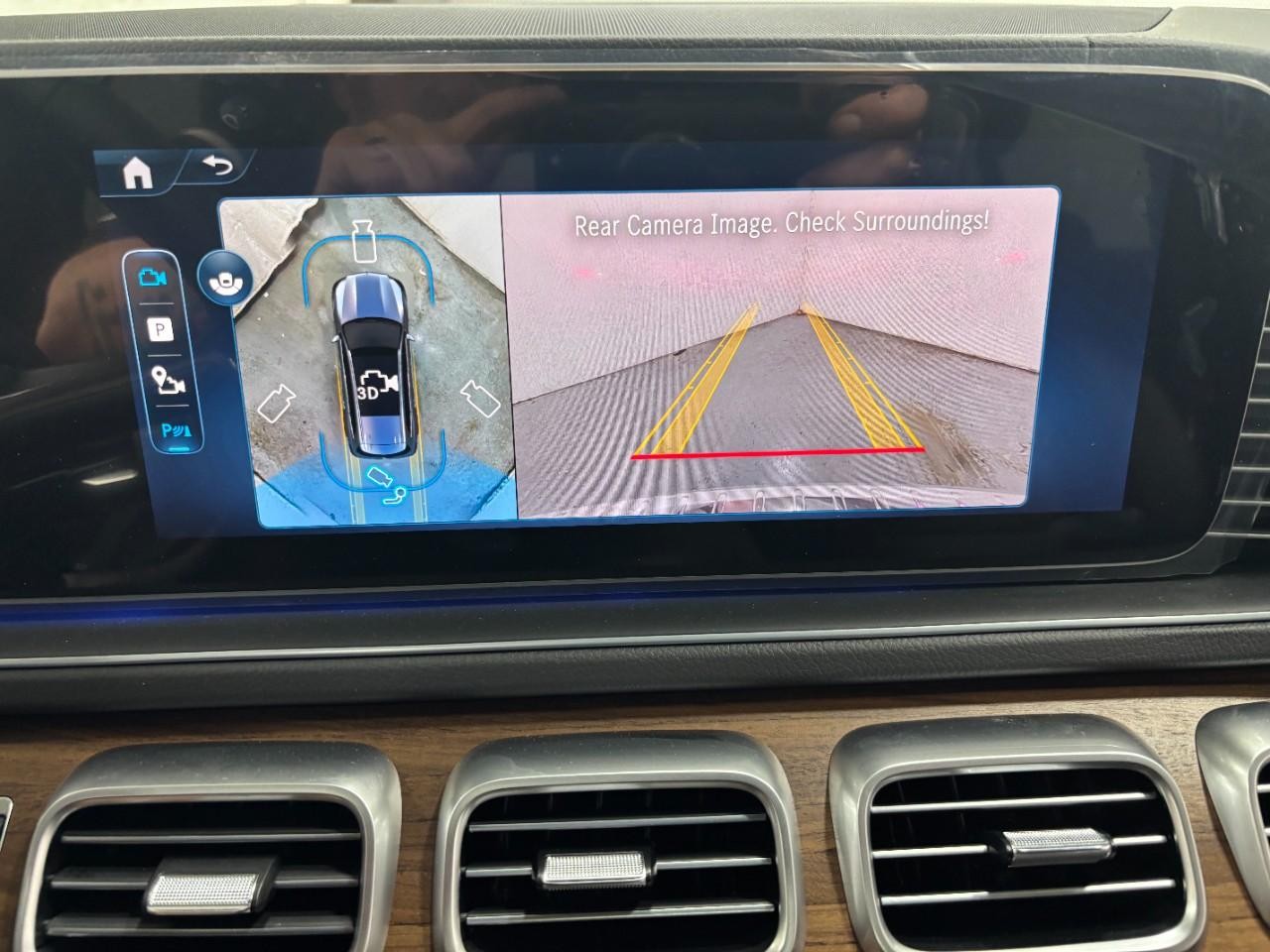 Mercedes-Benz GLS Vehicle Full-screen Gallery Image 27