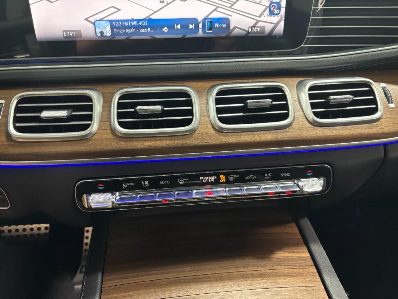 Mercedes-Benz GLS Vehicle Full-screen Gallery Image 28