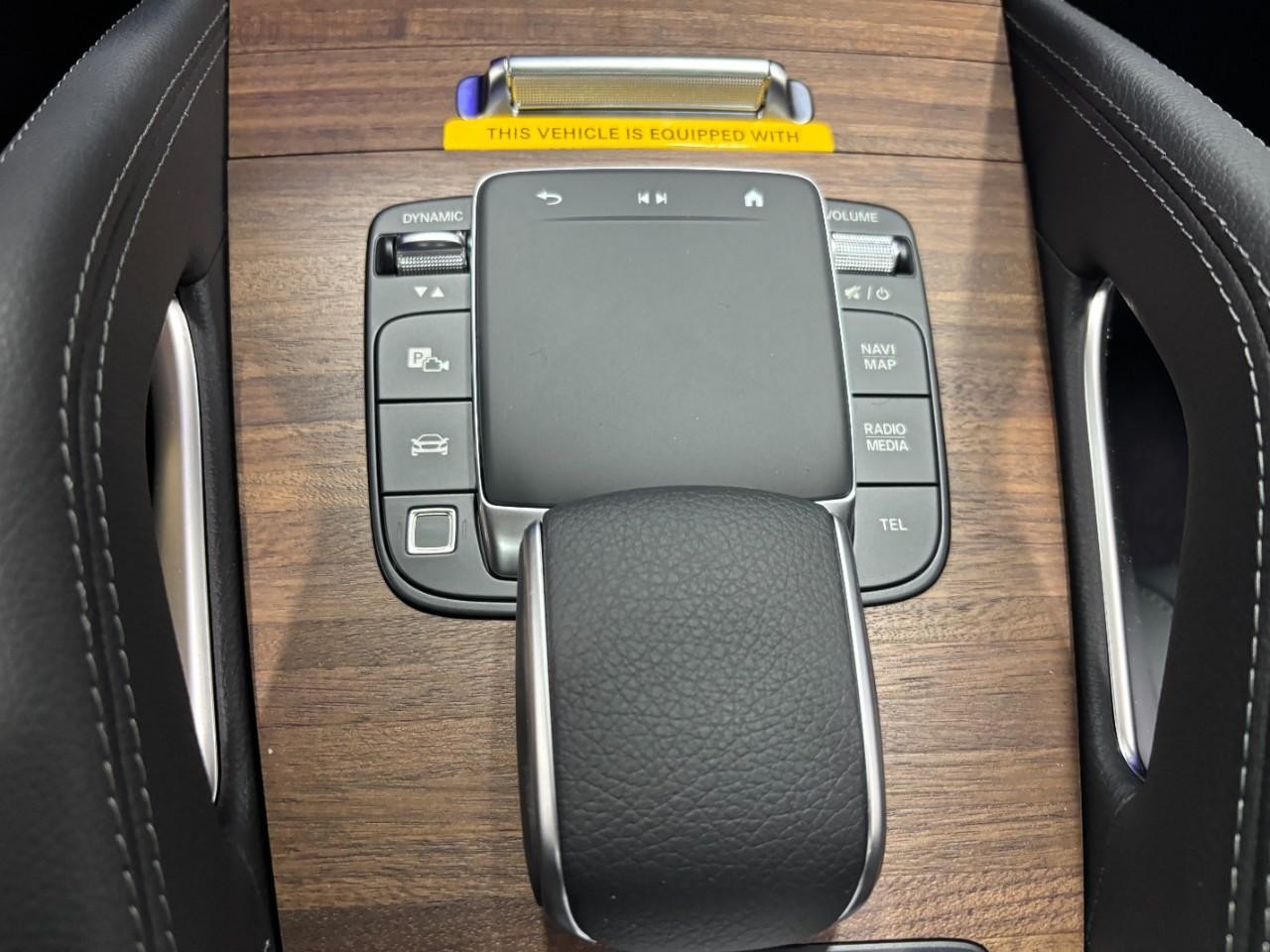 Mercedes-Benz GLS Vehicle Full-screen Gallery Image 30