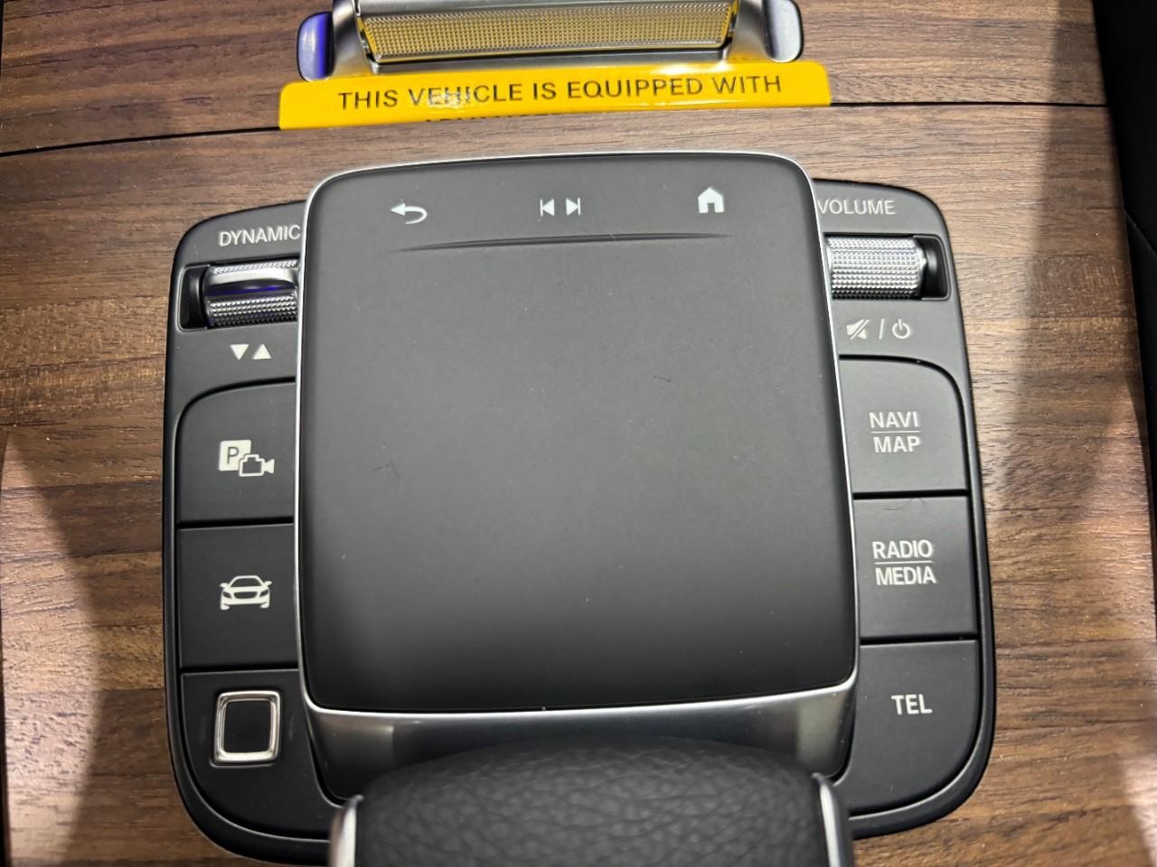 Mercedes-Benz GLS Vehicle Full-screen Gallery Image 31