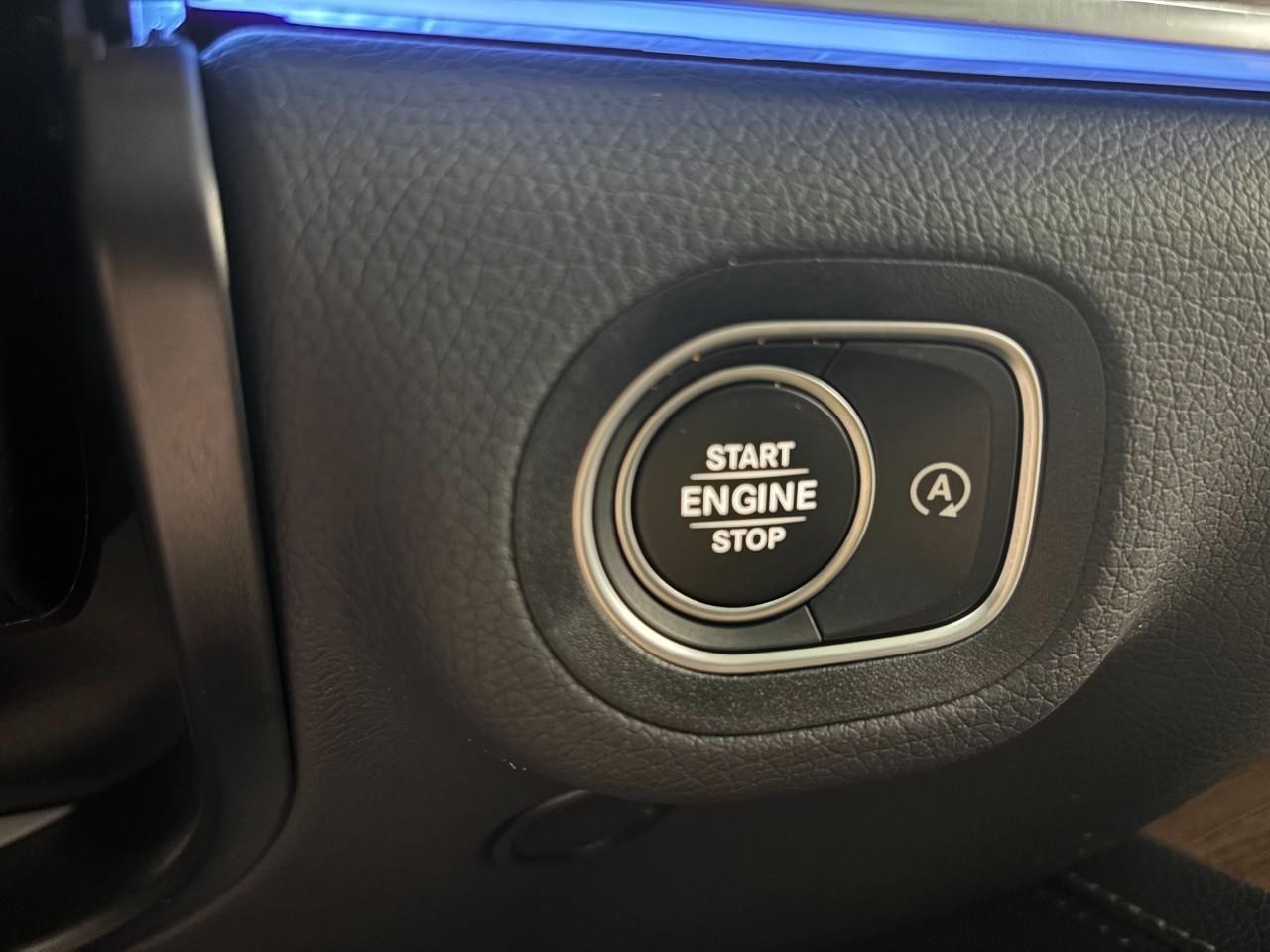 Mercedes-Benz GLS Vehicle Full-screen Gallery Image 32