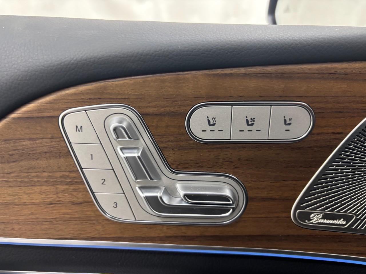 Mercedes-Benz GLS Vehicle Full-screen Gallery Image 35