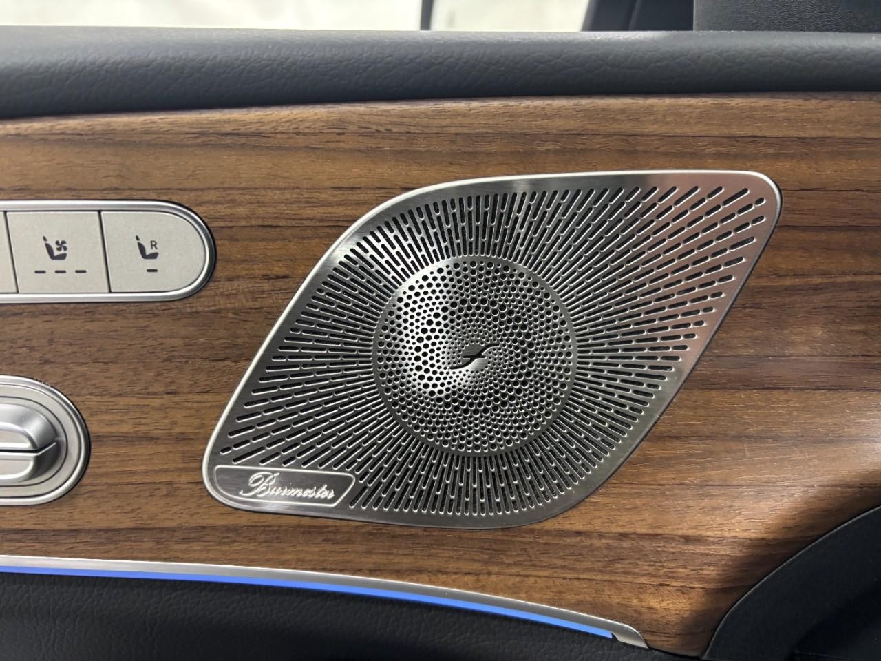 Mercedes-Benz GLS Vehicle Full-screen Gallery Image 36