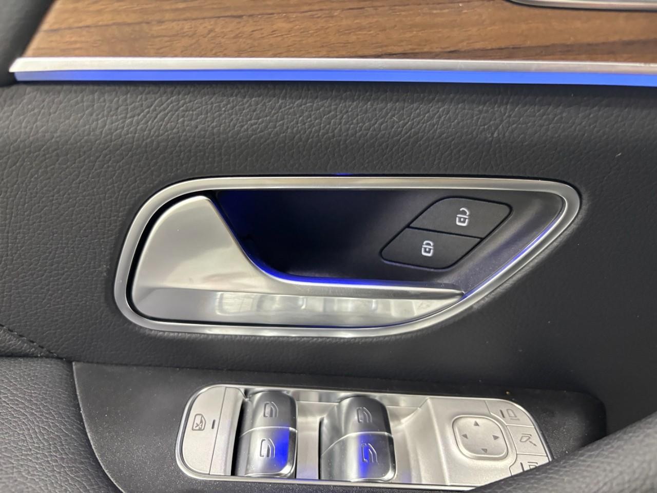 Mercedes-Benz GLS Vehicle Full-screen Gallery Image 37