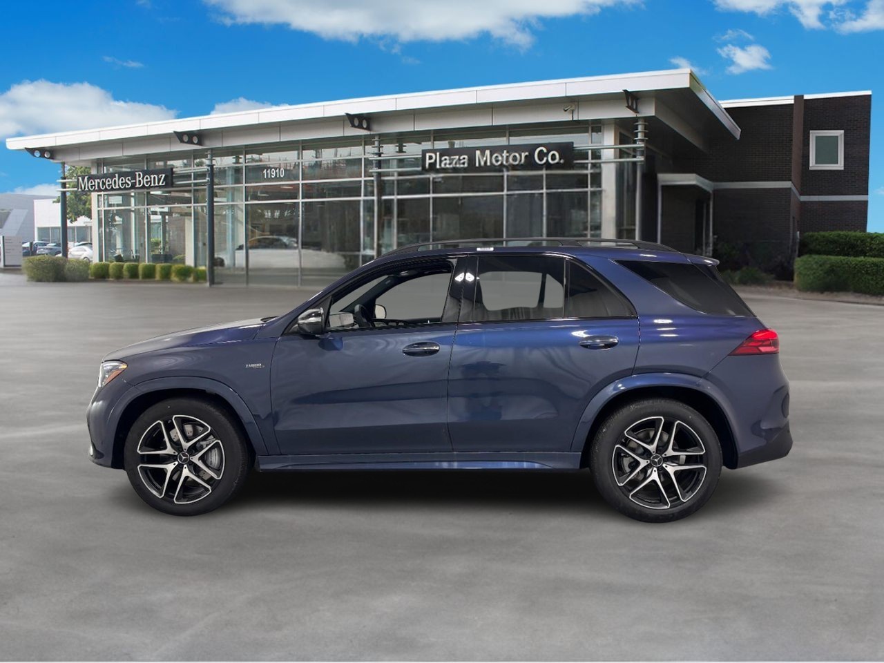 Mercedes-Benz GLE Vehicle Full-screen Gallery Image 2