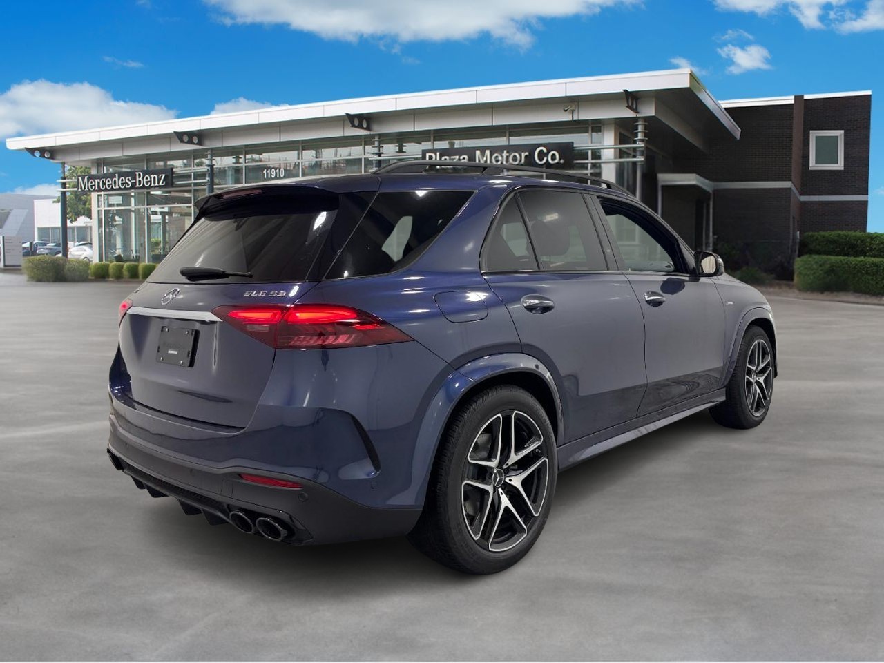 Mercedes-Benz GLE Vehicle Full-screen Gallery Image 4