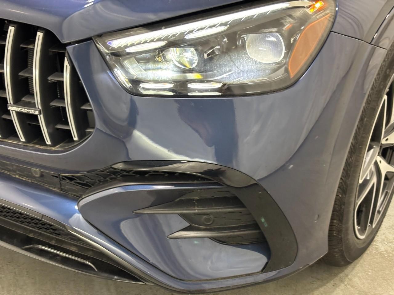 Mercedes-Benz GLE Vehicle Full-screen Gallery Image 9