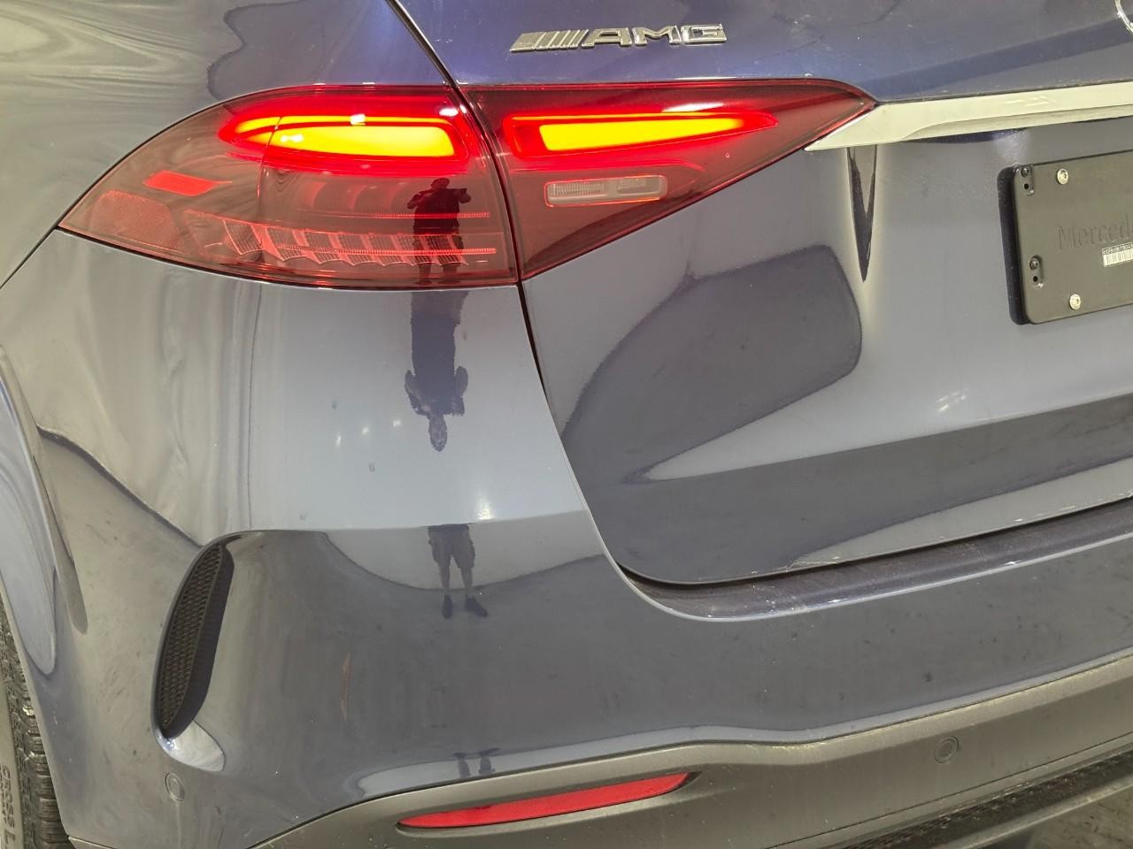 Mercedes-Benz GLE Vehicle Full-screen Gallery Image 11