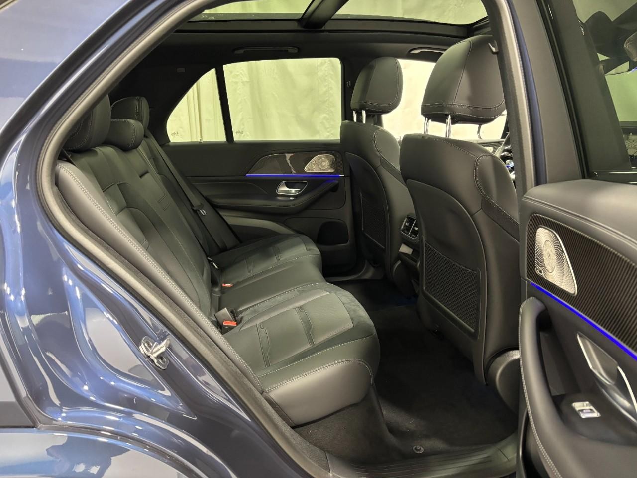 Mercedes-Benz GLE Vehicle Full-screen Gallery Image 13